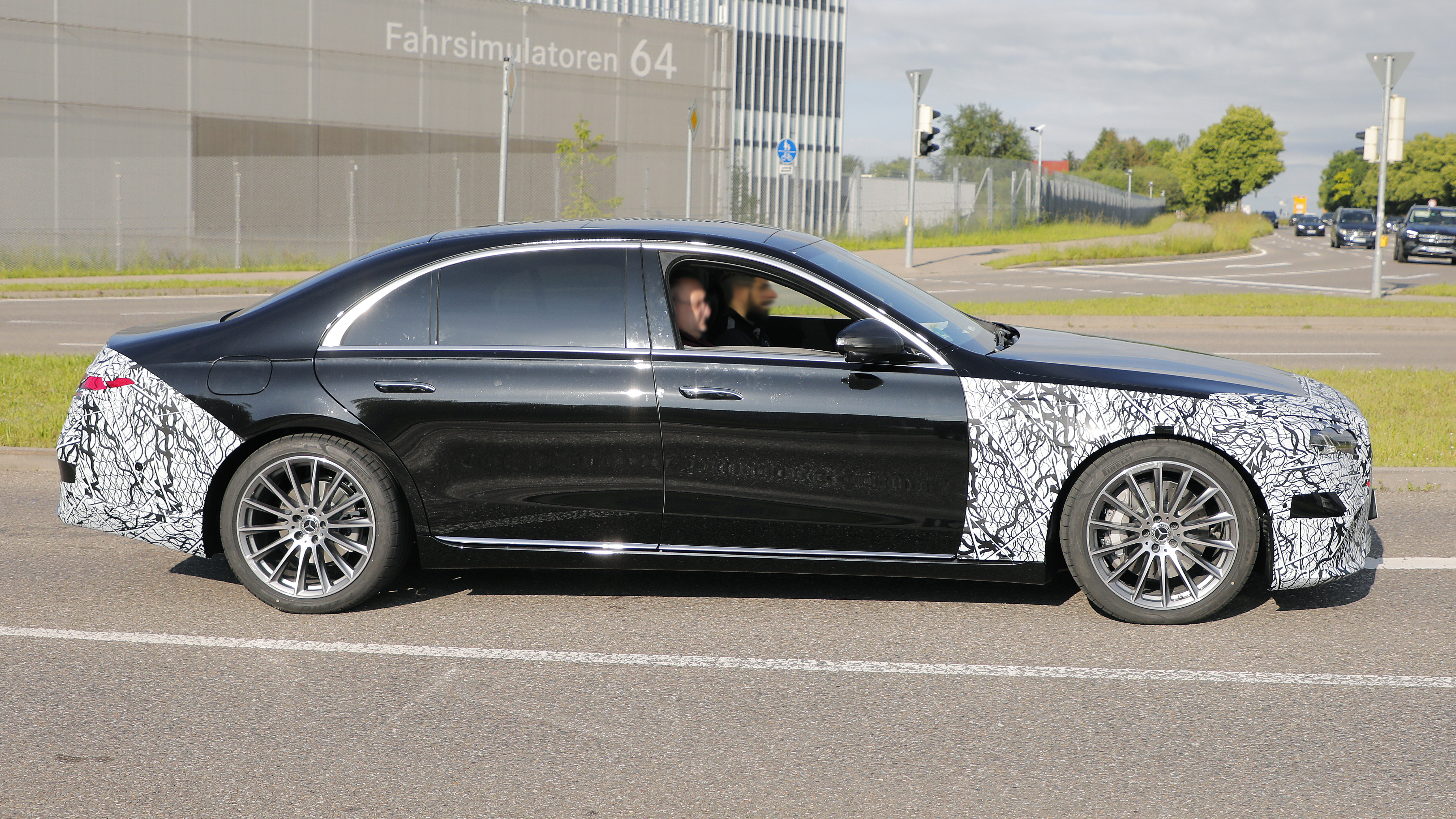 New facelift Mercedes S-Class - side 