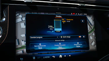 Mercedes-AMG E 53 - screen