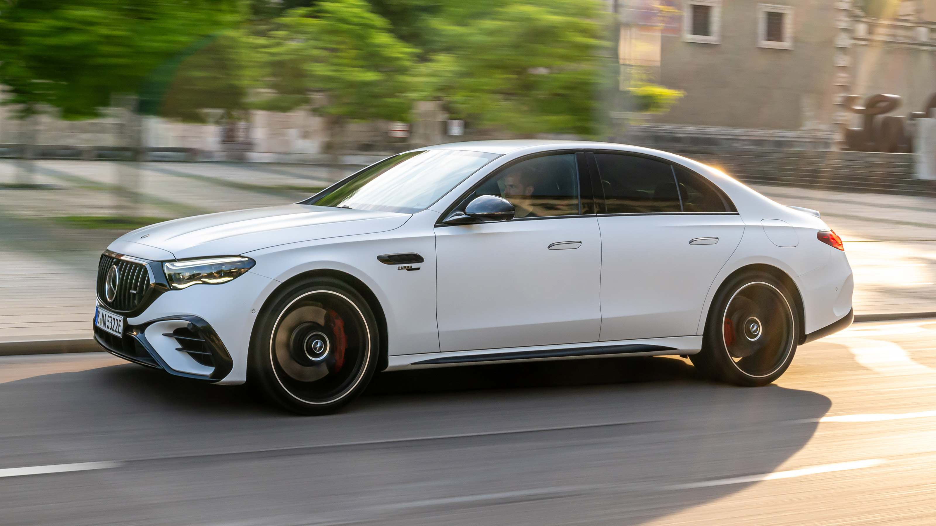 Mercedes-AMG E 53 - side