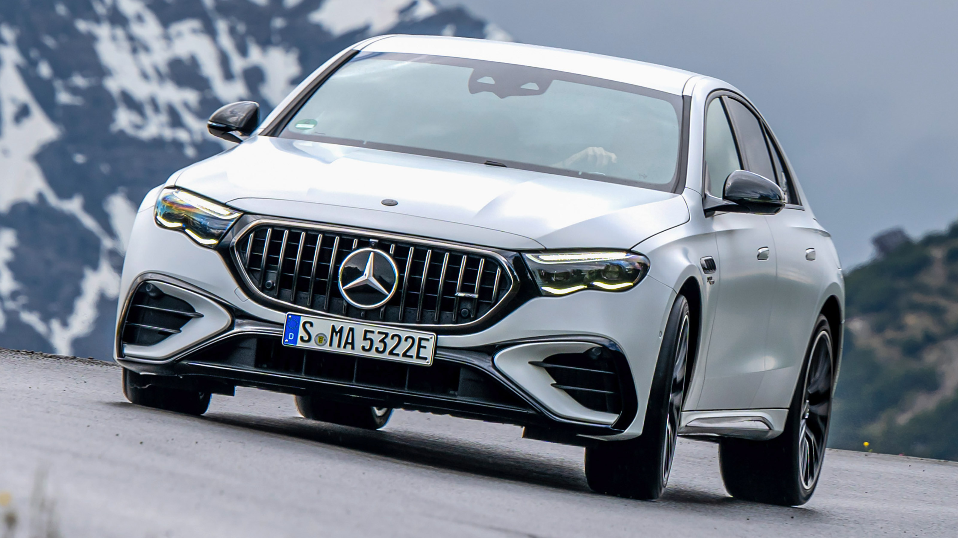 Mercedes-AMG E 53 - front cornering