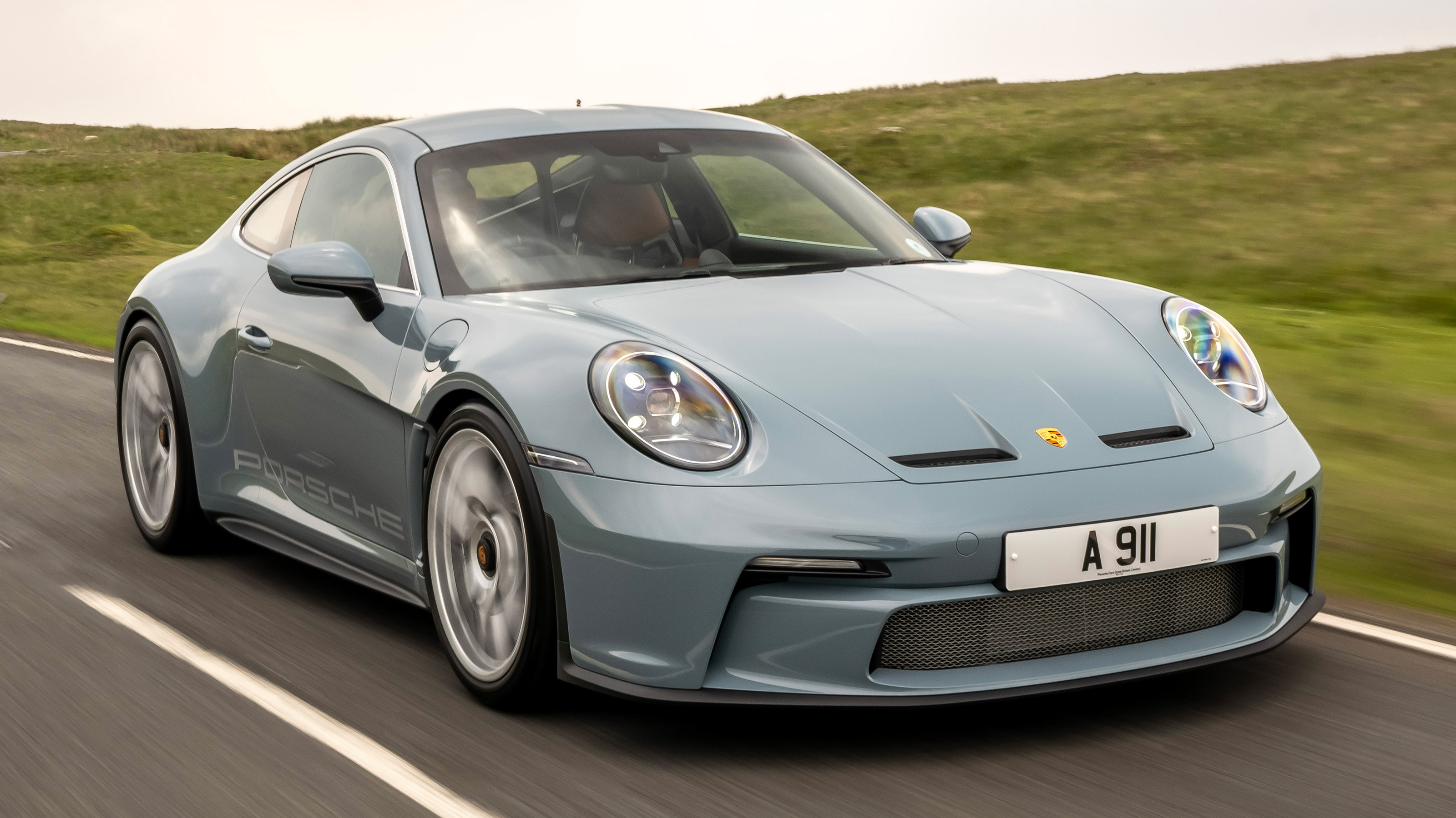 Porsche 911 S/T - front