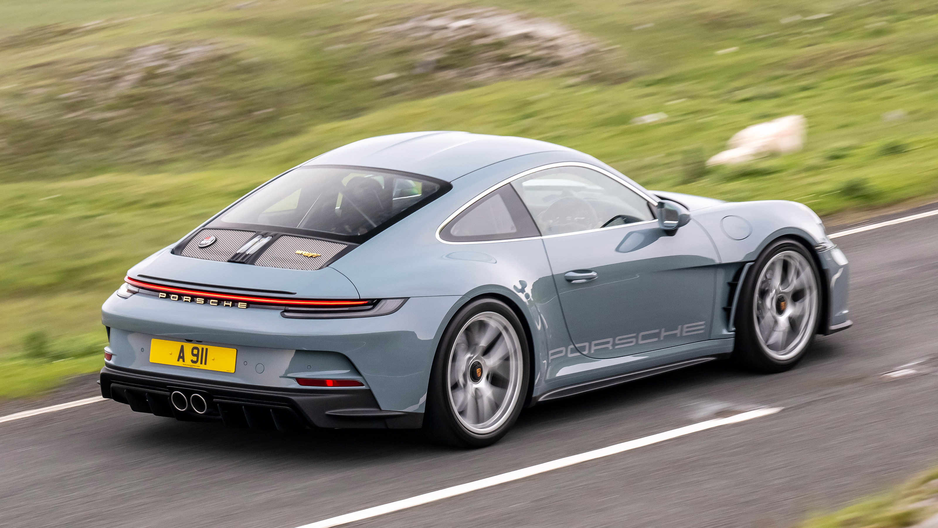 Porsche 911 S/T - rear action
