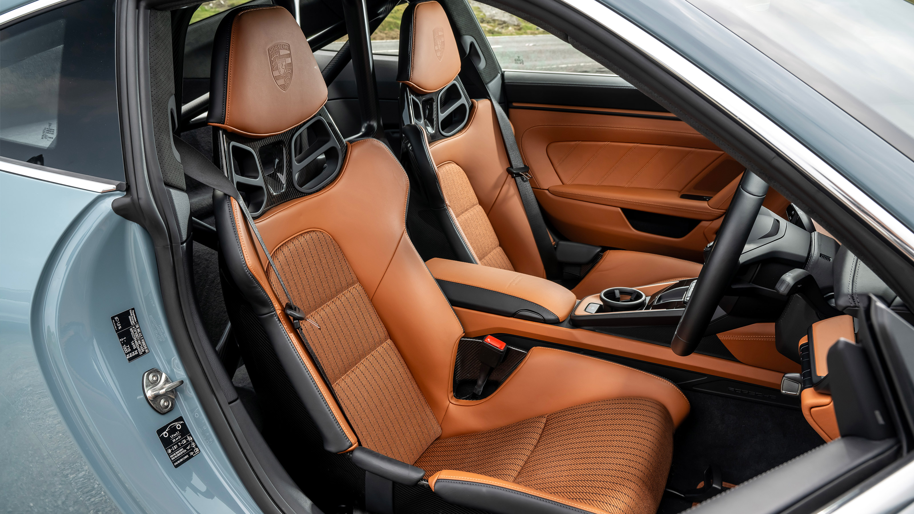 Porsche 911 S/T - seats