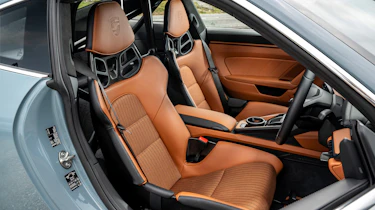 Porsche 911 S/T - seats