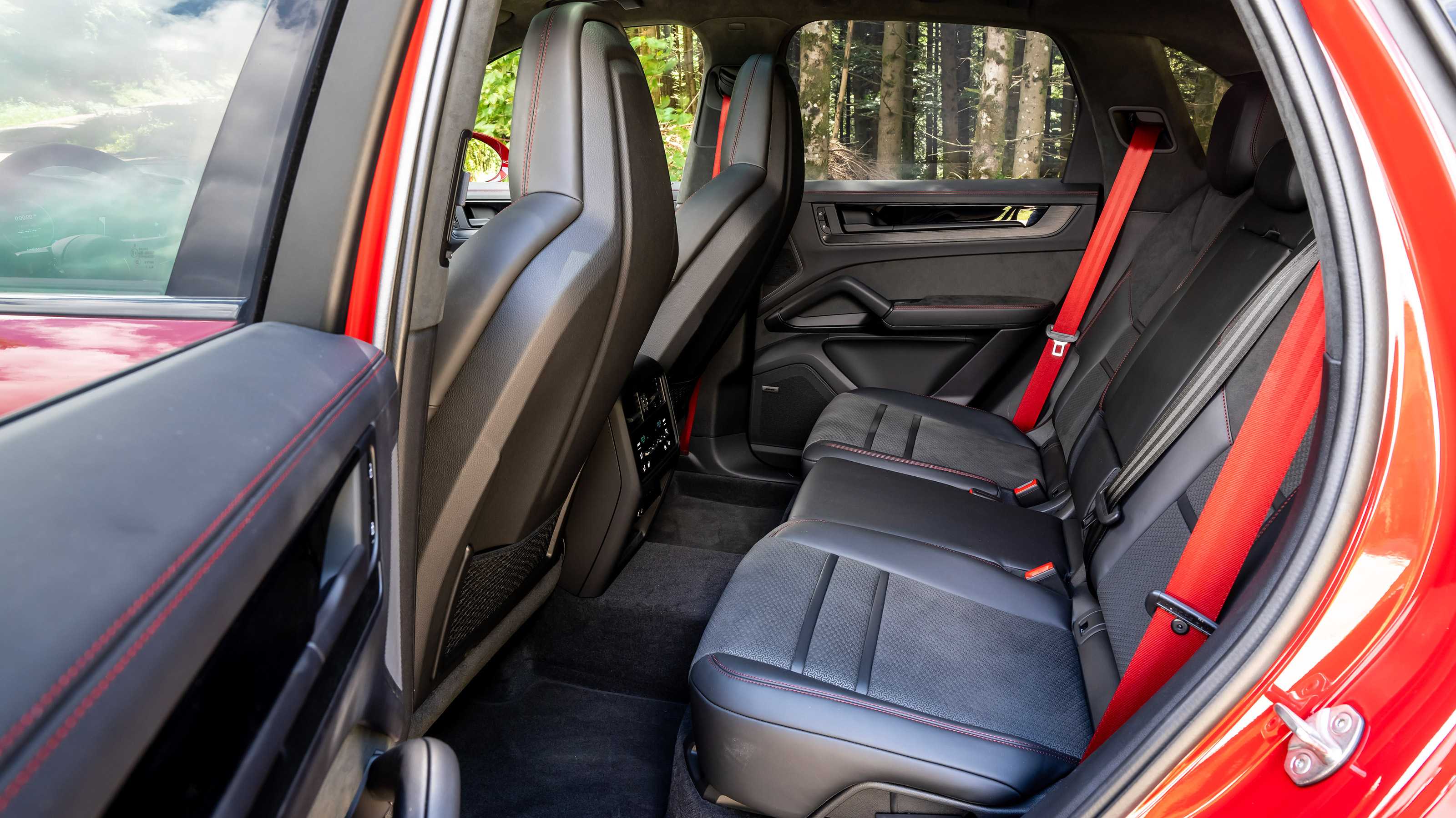 Porsche Cayenne GTS - rear seats