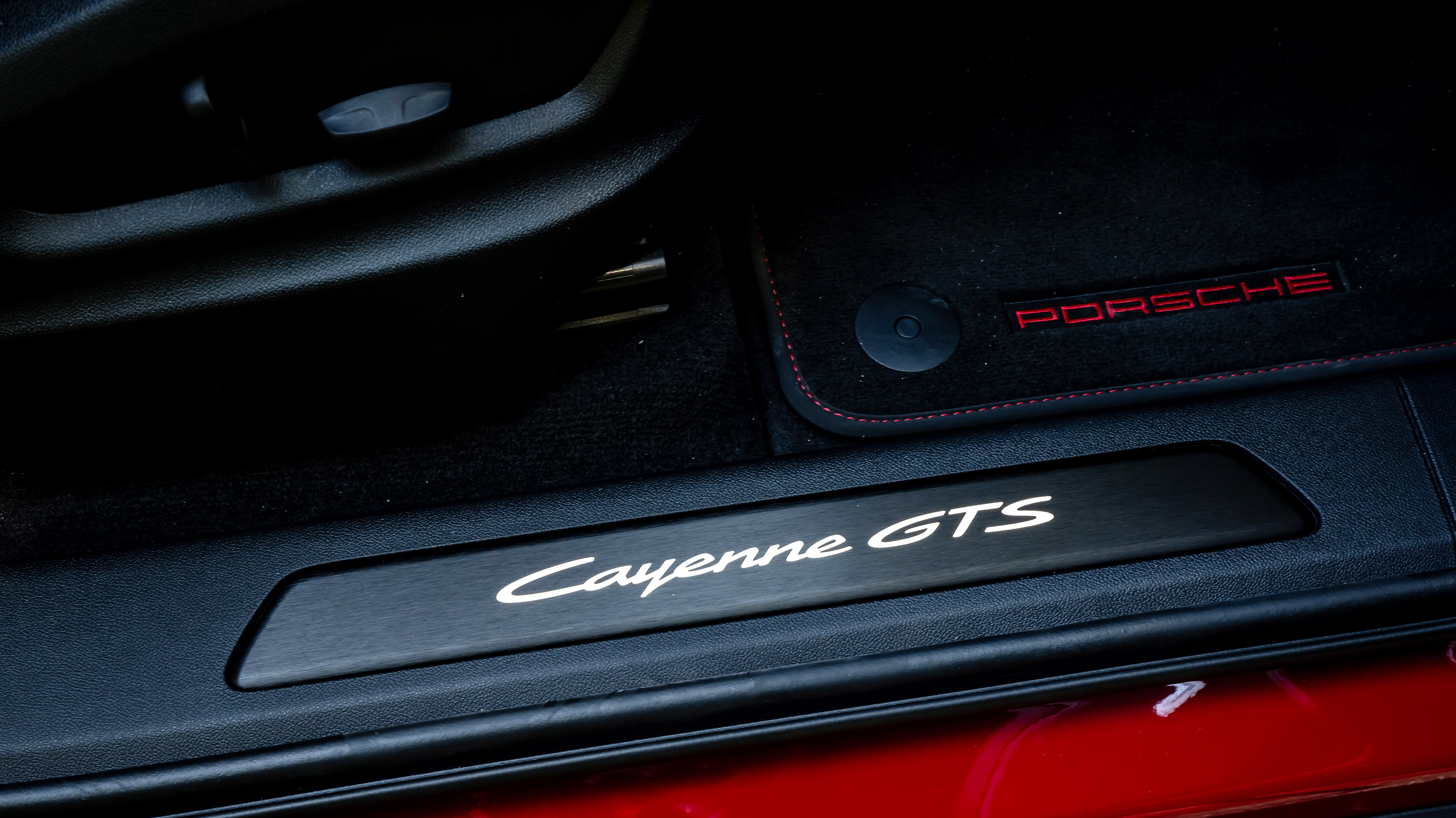 Porsche Cayenne GTS - sill