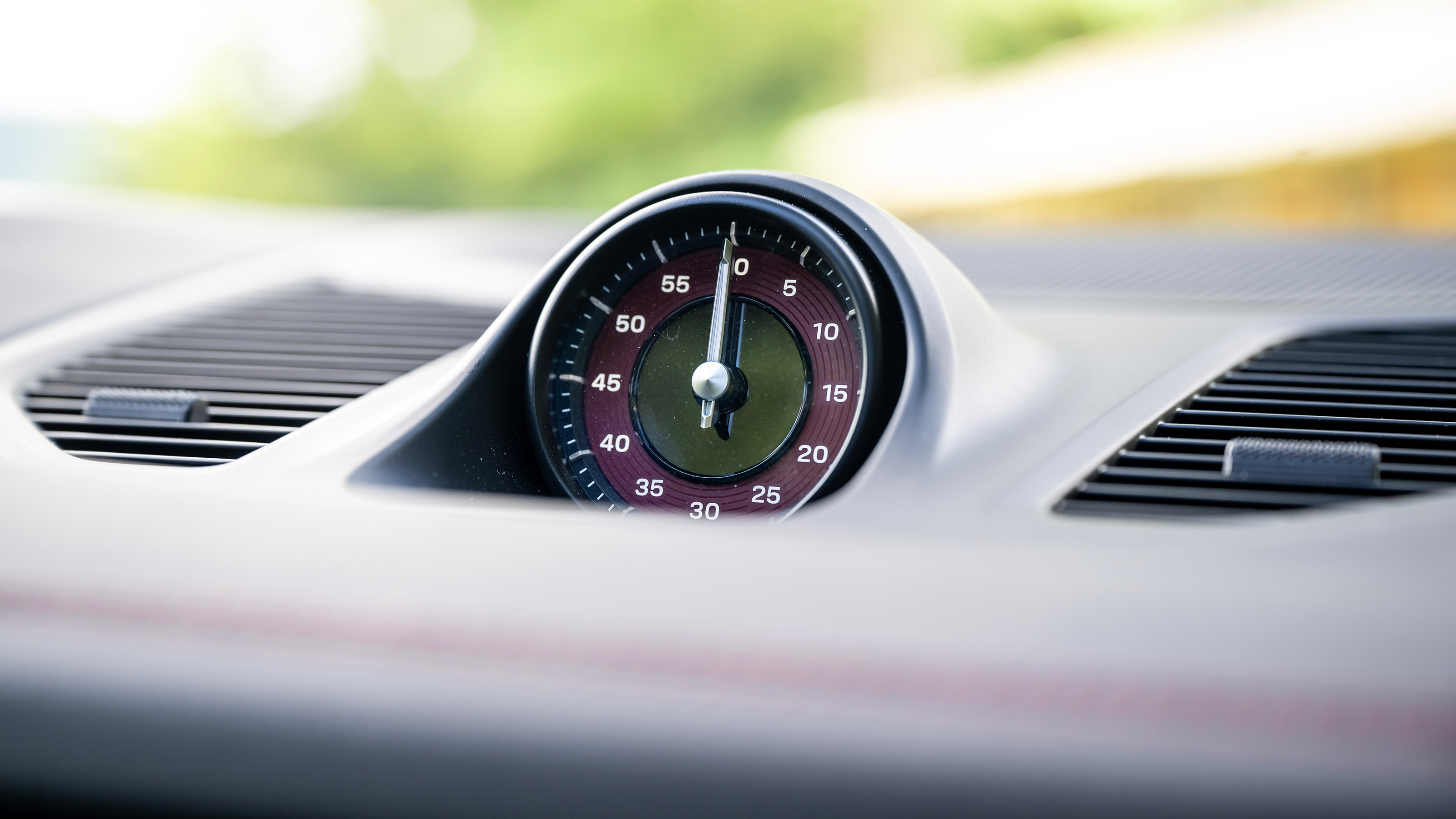 Porsche Cayenne GTS - clock