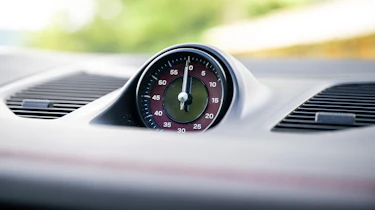 Porsche Cayenne GTS - clock