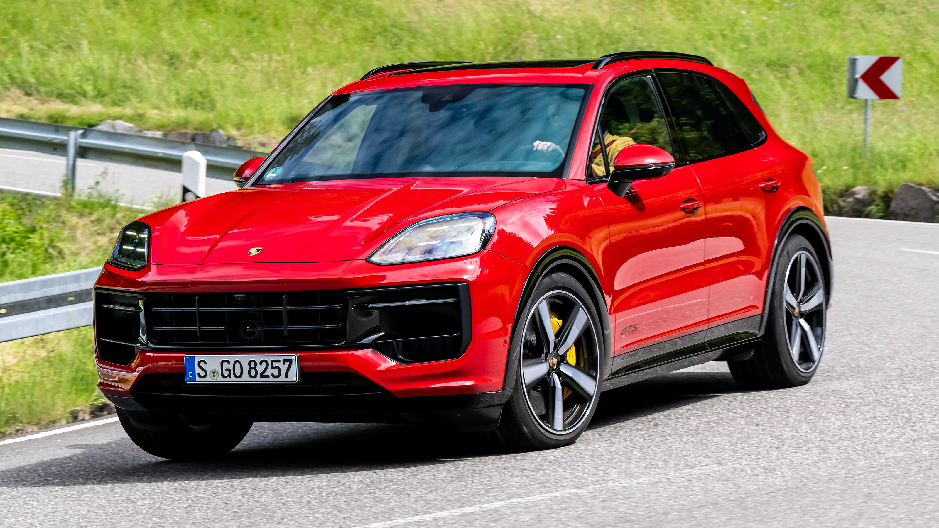 Porsche Cayenne GTS - front cornering