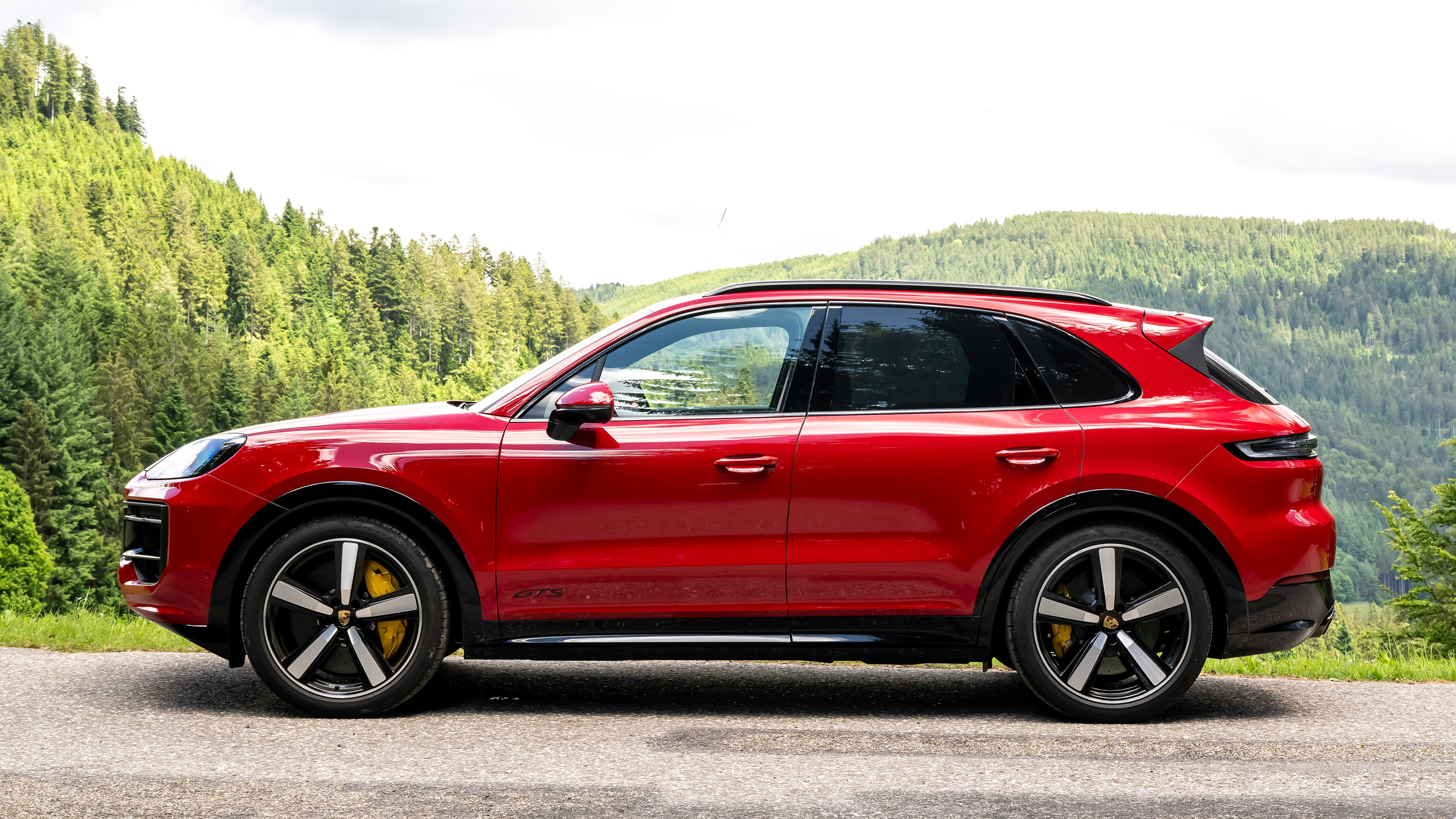 Porsche Cayenne GTS - side