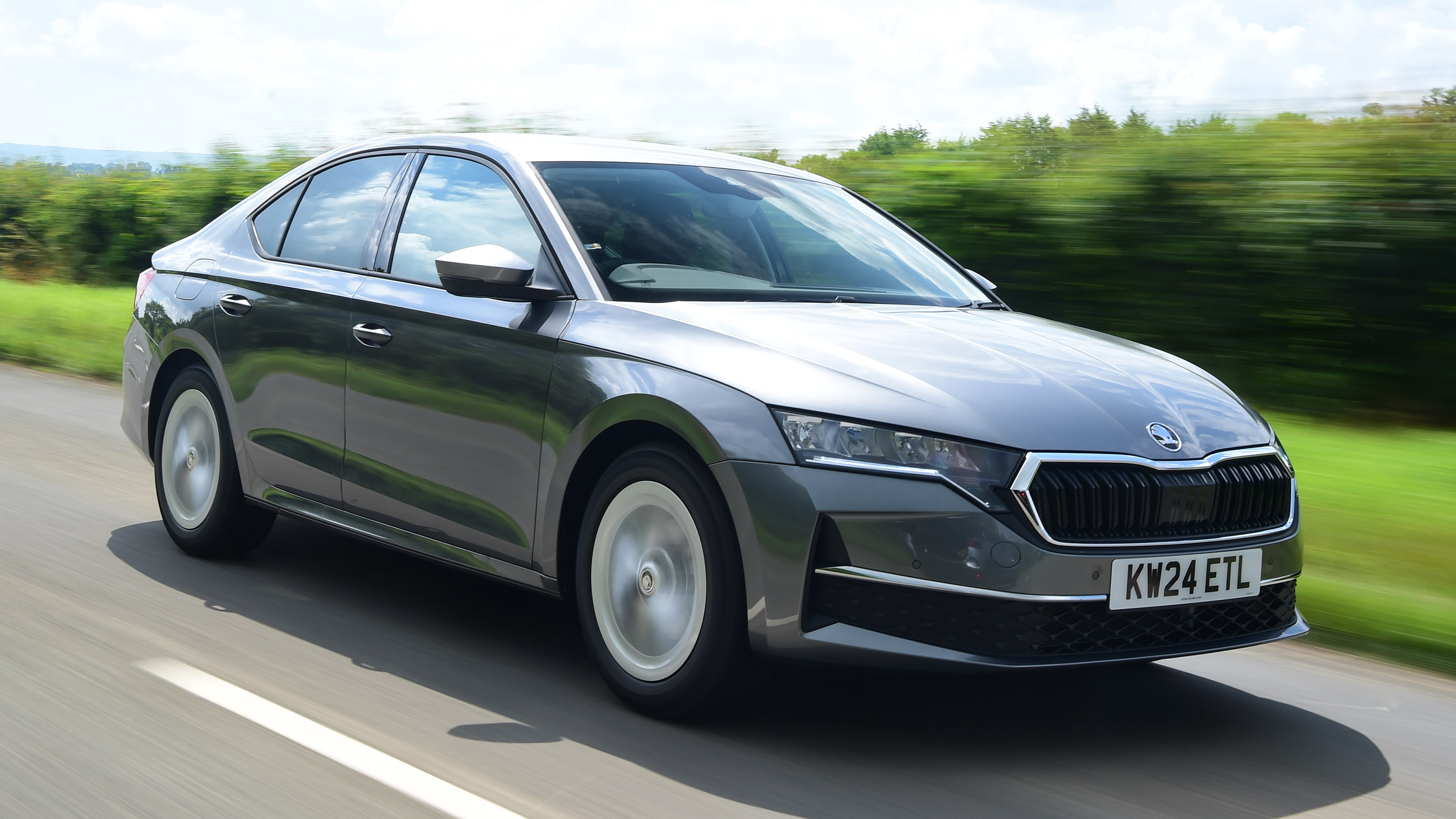 Skoda Octavia UK - front action