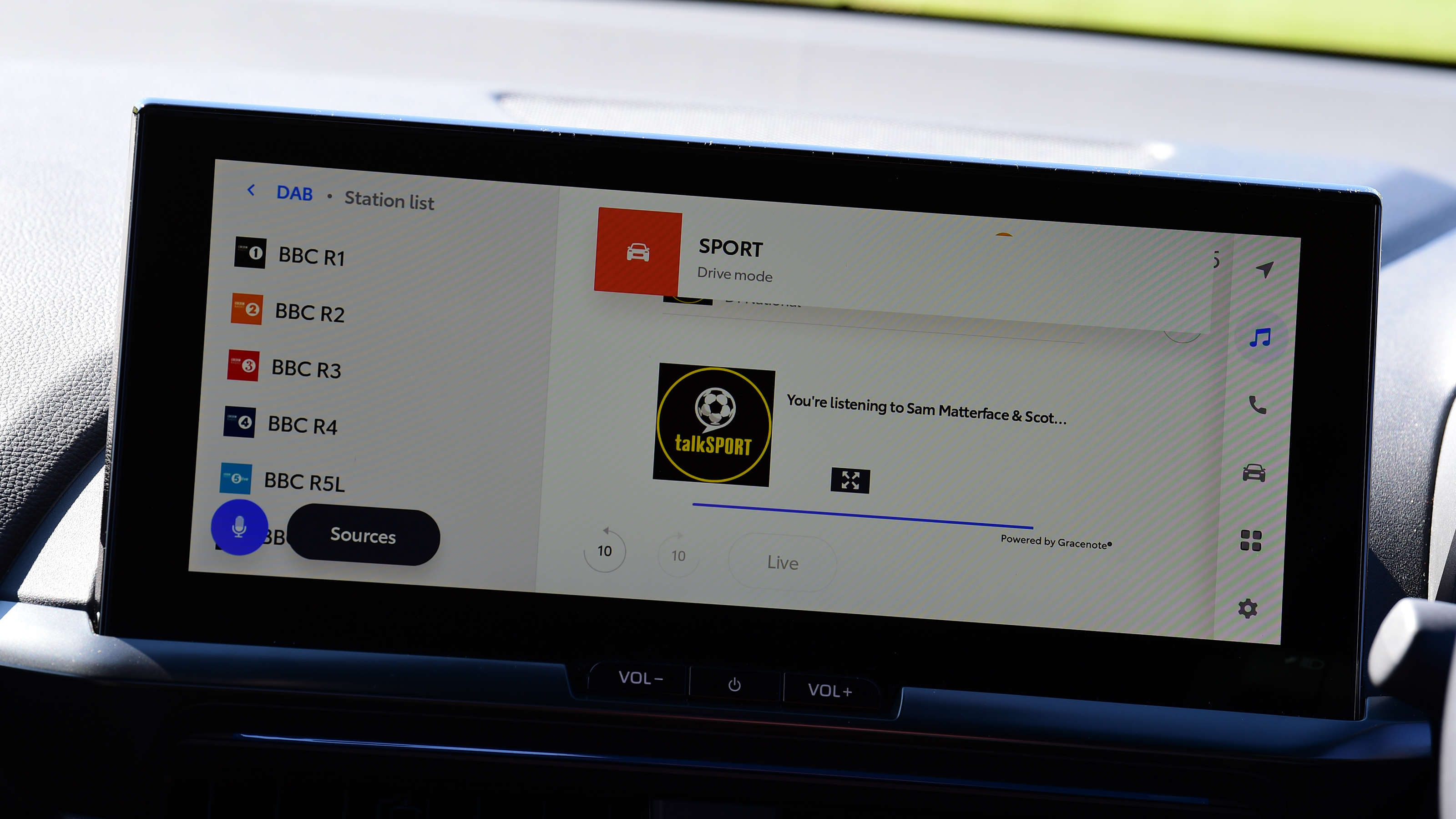Toyota C-HR Excel - infotainment screen