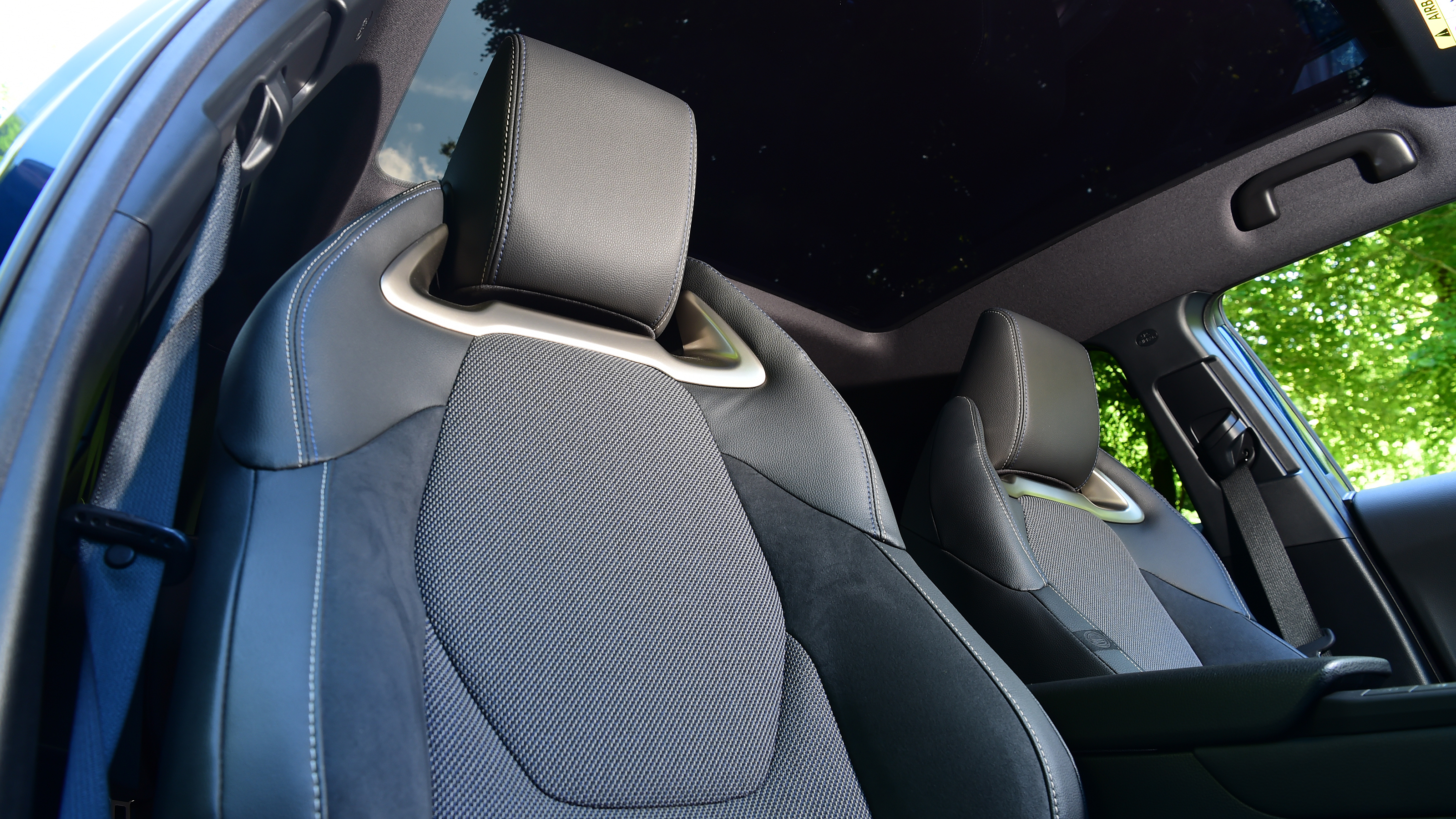 Toyota C-HR Excel - front seats