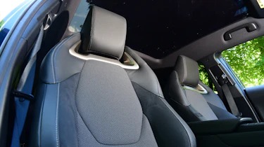 Toyota C-HR Excel - front seats