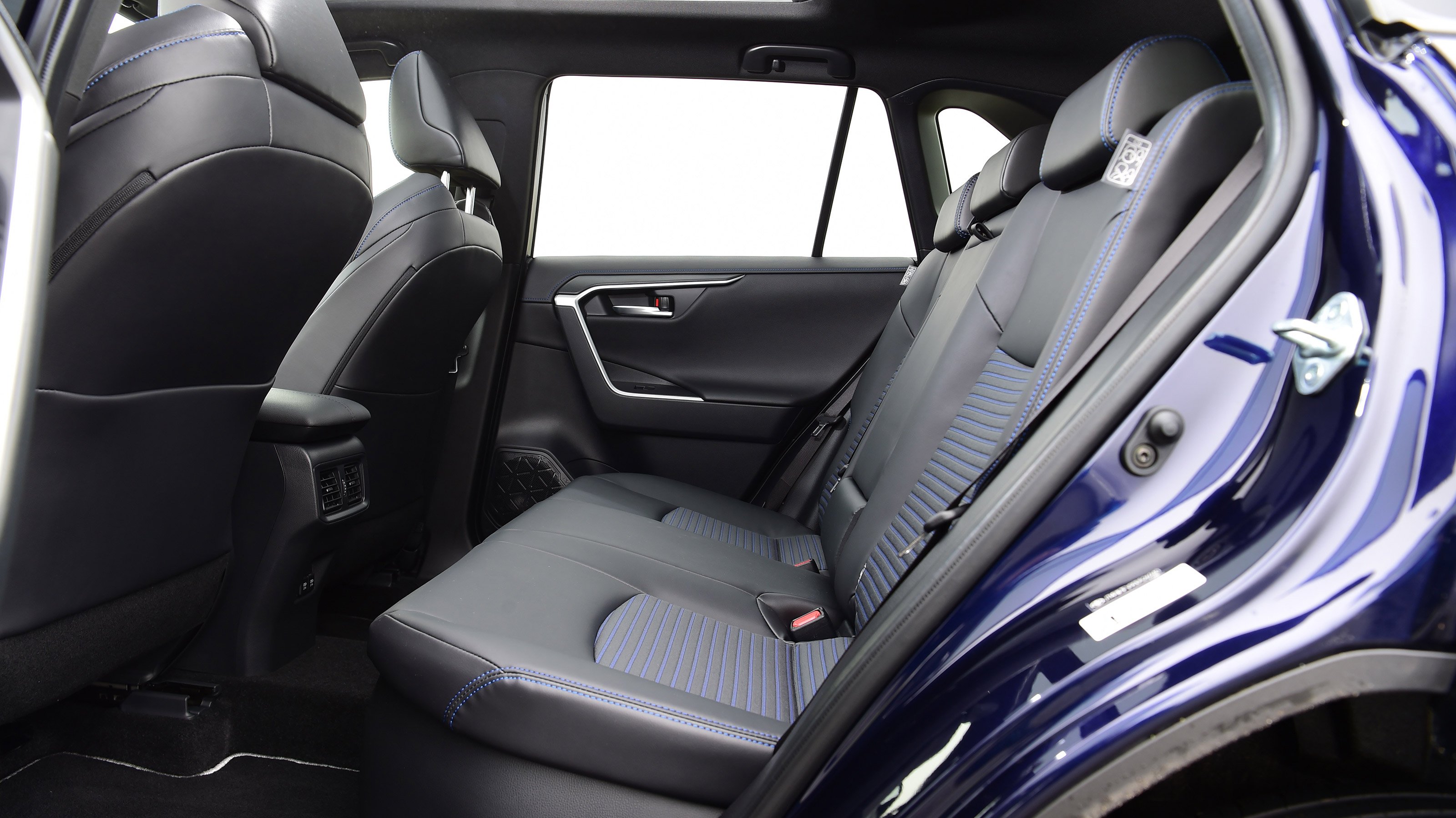 Toyota RAV4 Mk5 - rear seats