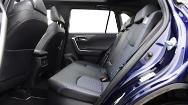 Toyota RAV4 Mk5 - rear seats