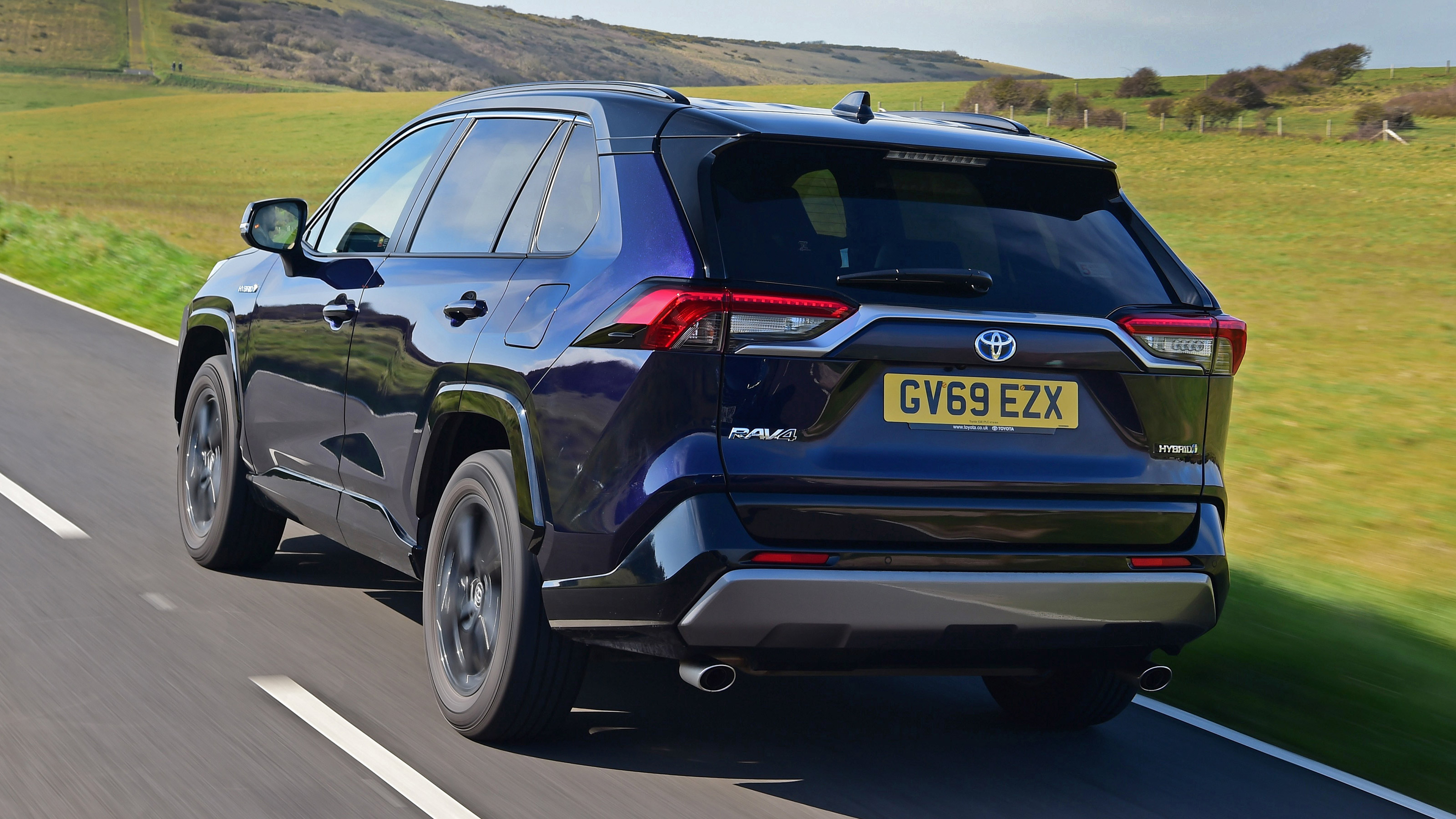 Toyota RAV4 Mk5 - rear action