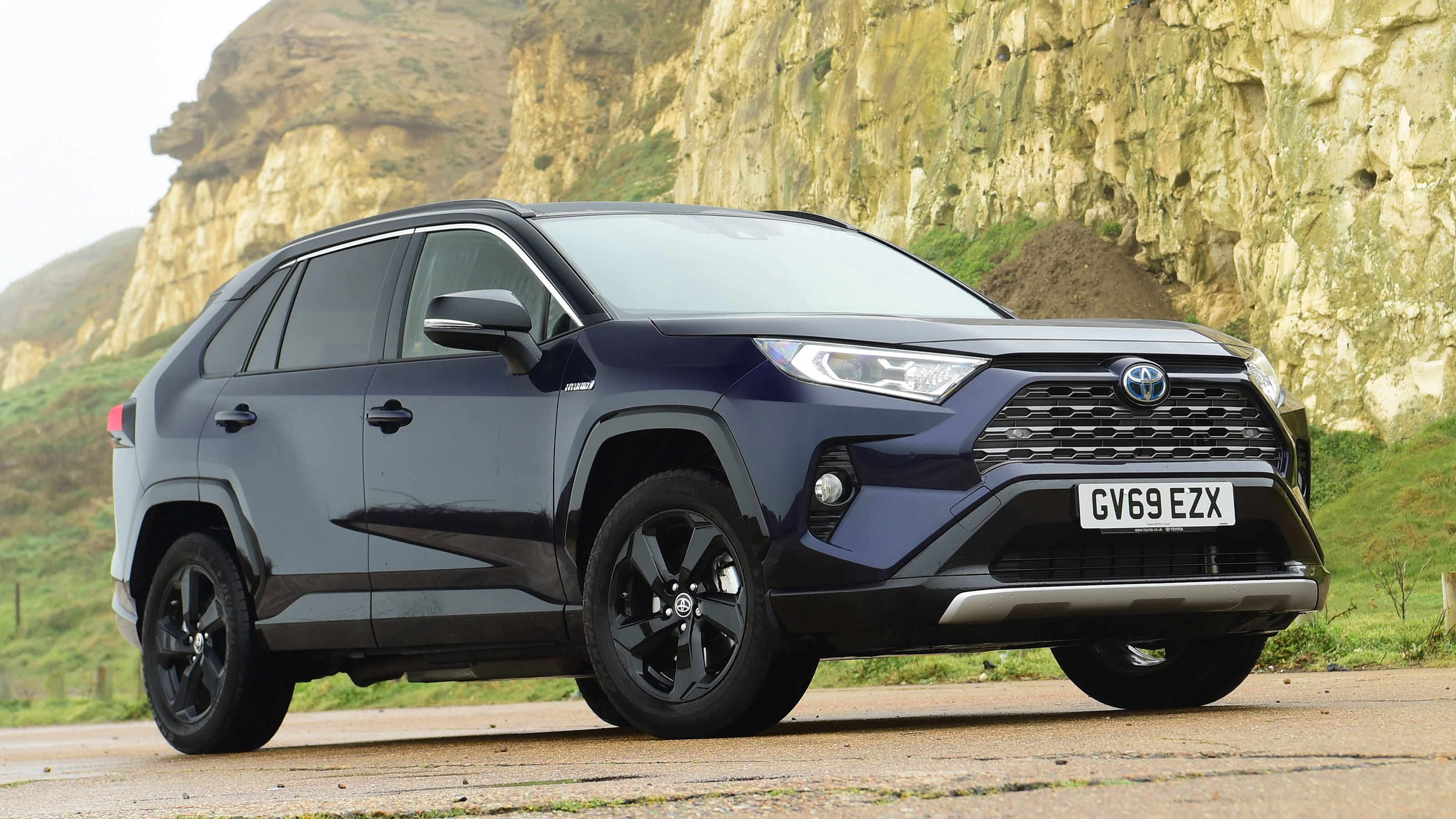 Toyota RAV4 Mk5 - front