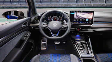 Volkswagen Golf R - dash
