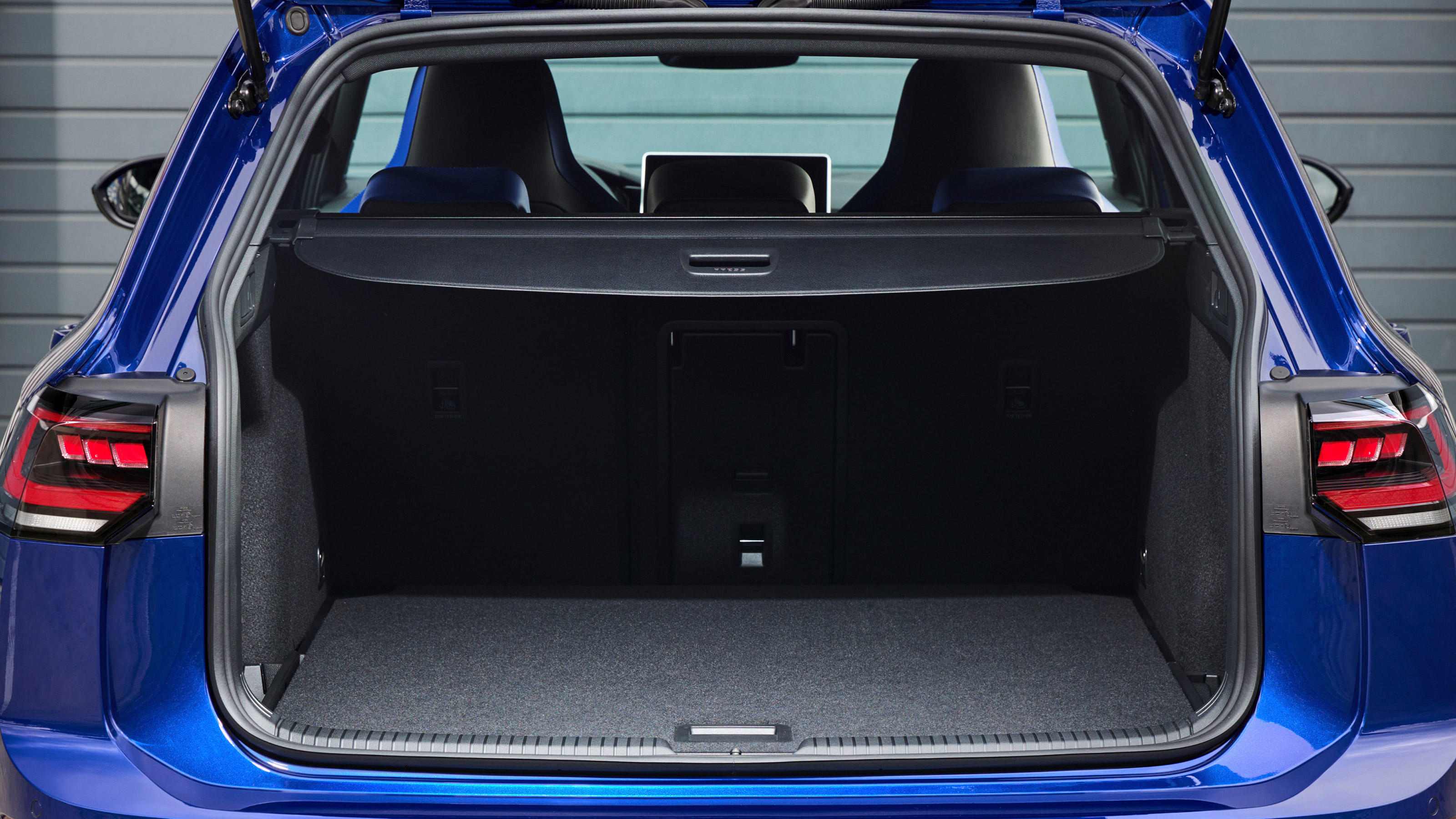 Volkswagen Golf R Estate - boot