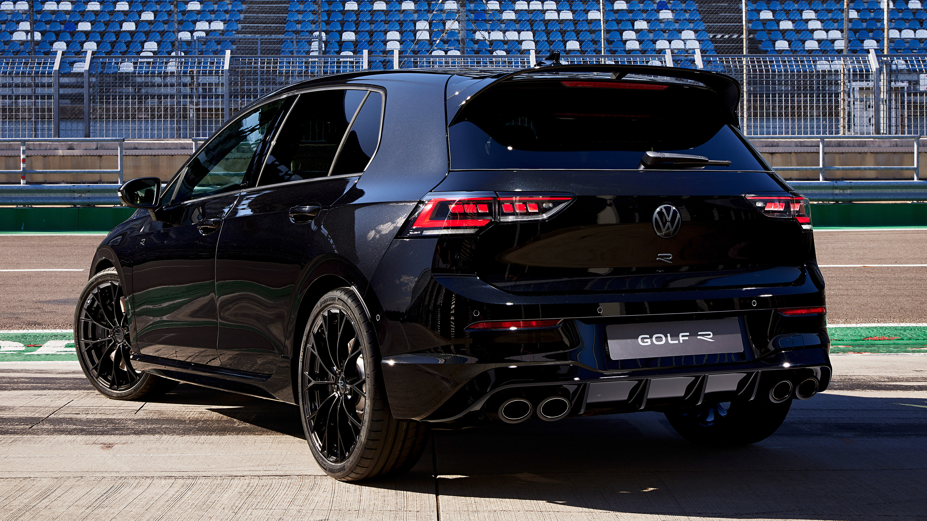 Volkswagen Golf R Black Edition - rear