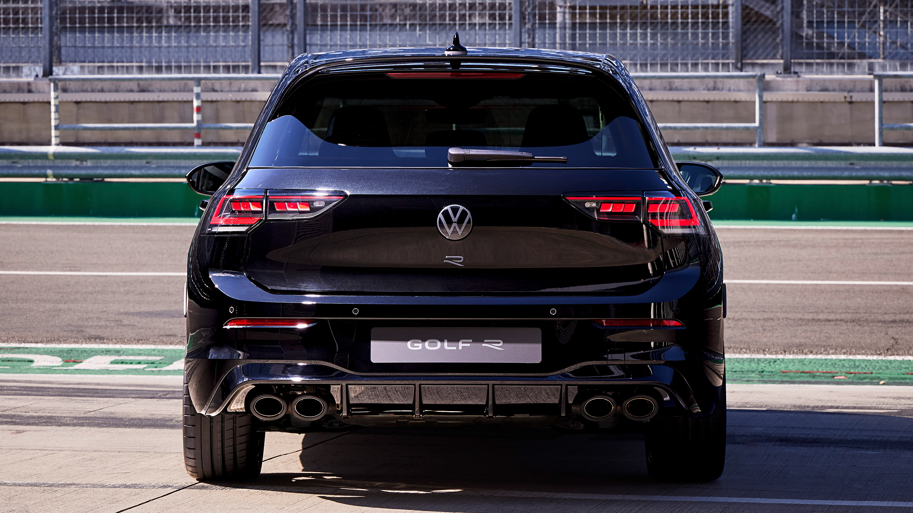Volkswagen Golf R Black Edition - full rear
