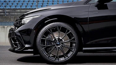 Volkswagen Golf R Black Edition - wheel