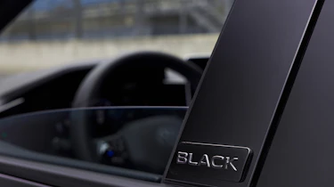 Volkswagen Golf R Black Edition - badge