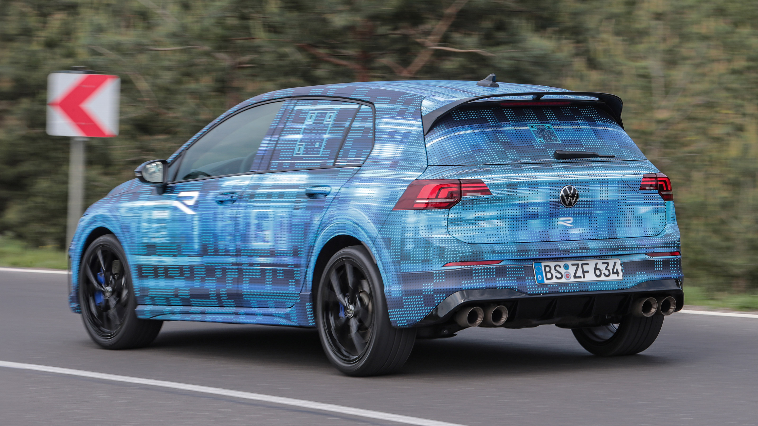 Volkswagen Golf R prototype - rear cornering