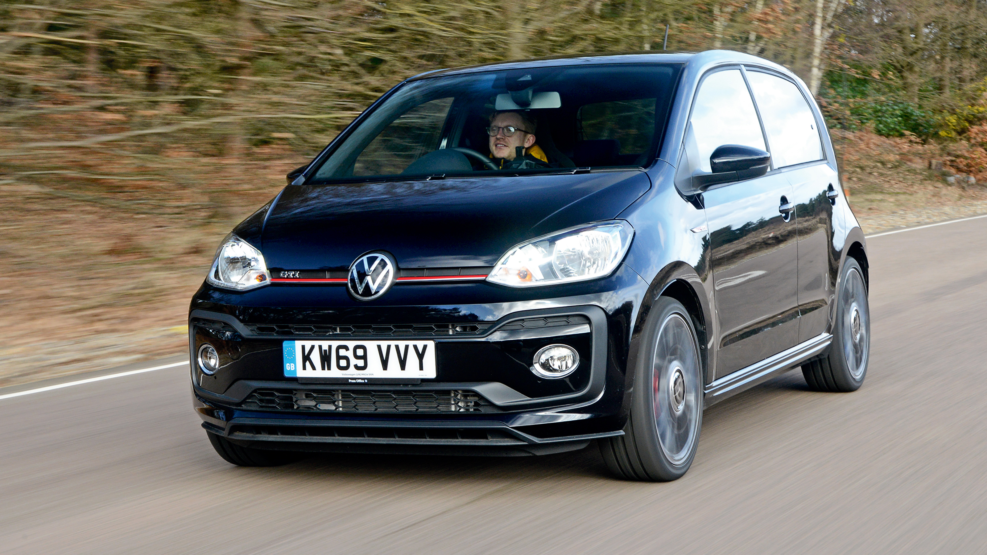 Volkswagen up! GTI - front tracking