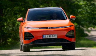 XPeng G6 - front cornering