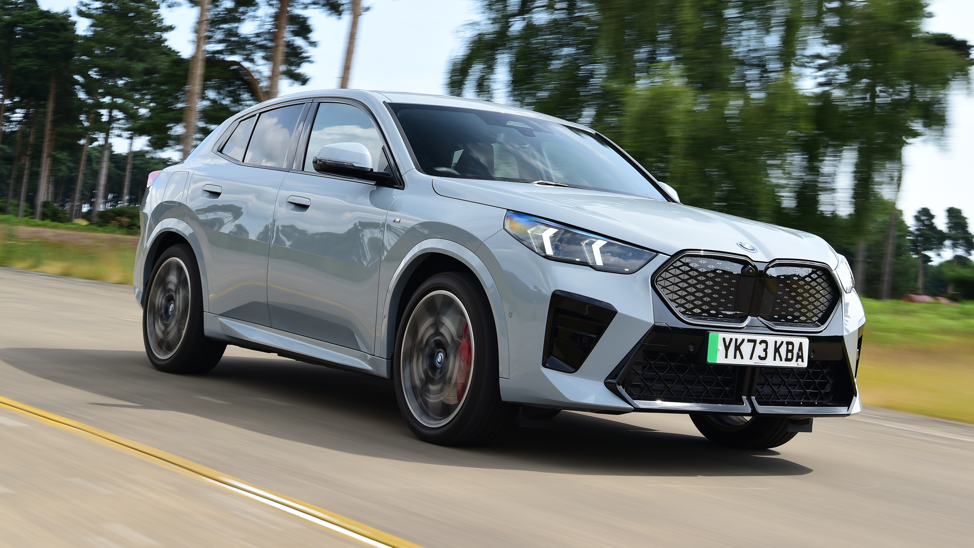 BMW iX2 - front tracking