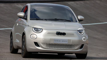 Fiat 500e Giorgio Armani - front tracking