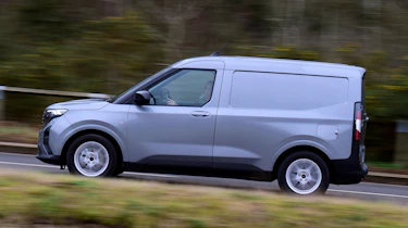 Ford Transit Courier - side action
