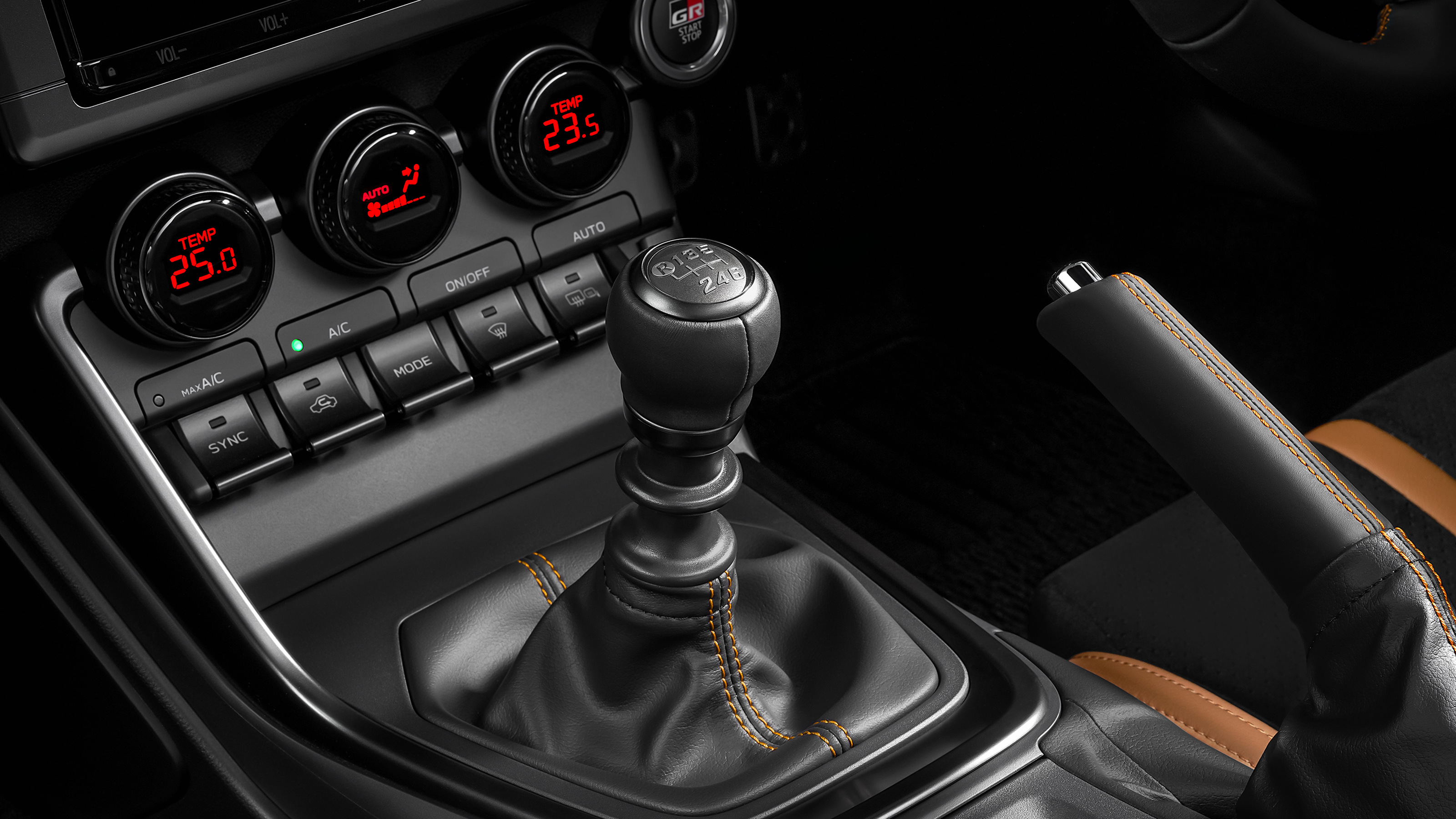 Toyota GR86 Ridge Green Limited edition - gearstick and climate controls
