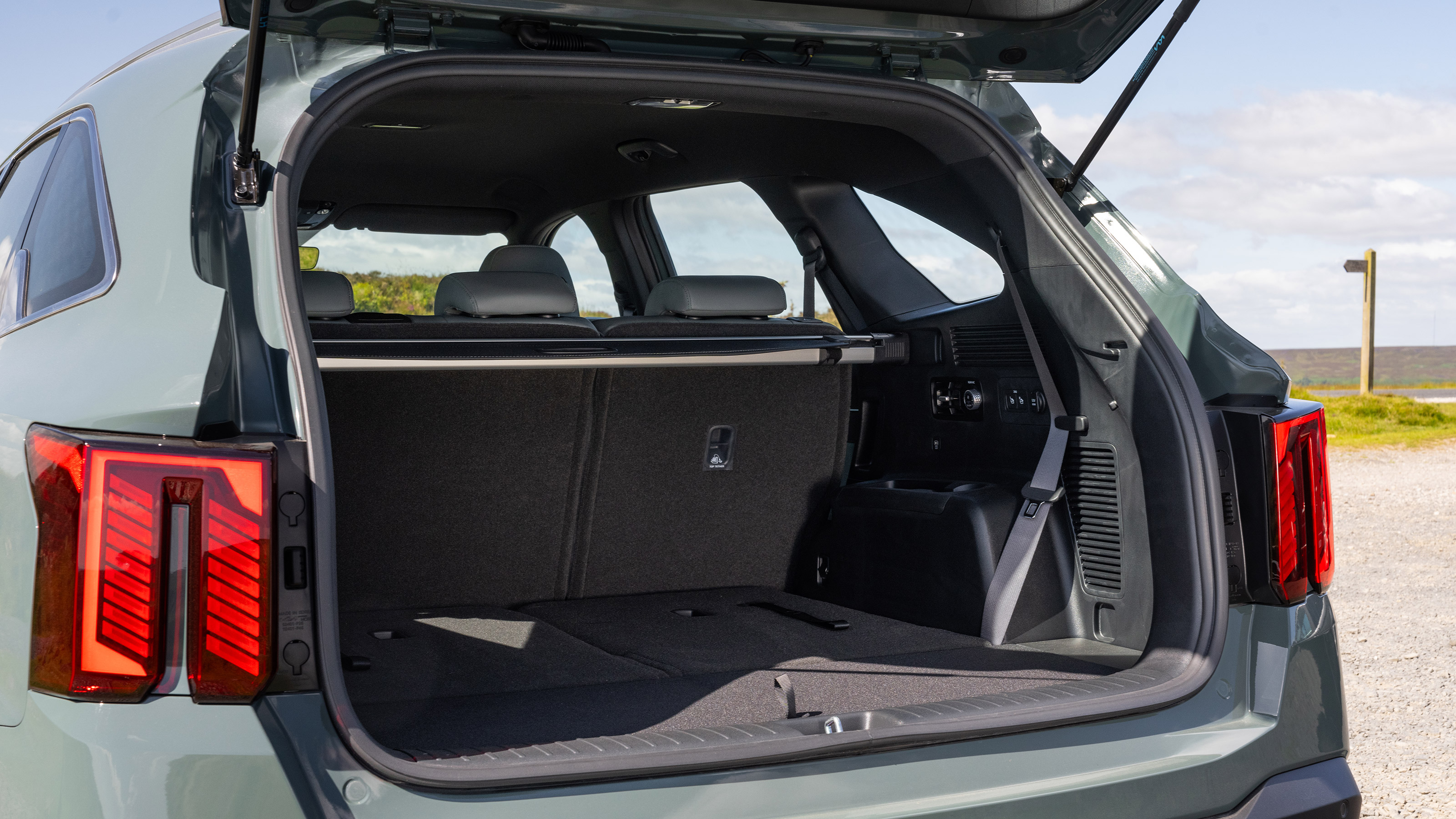 Kia Sorento Hybrid - seats down