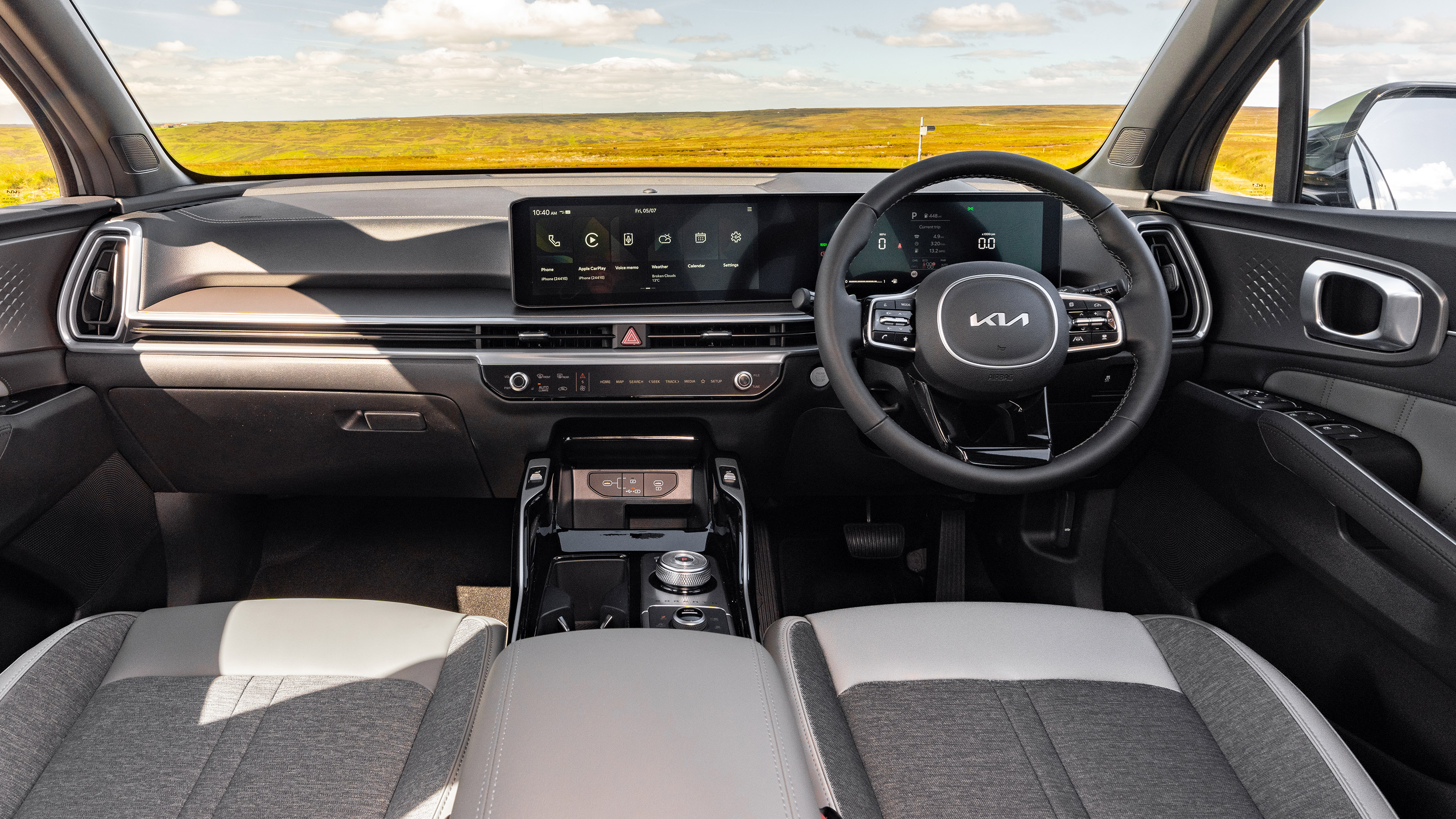 Kia Sorento Hybrid - dash