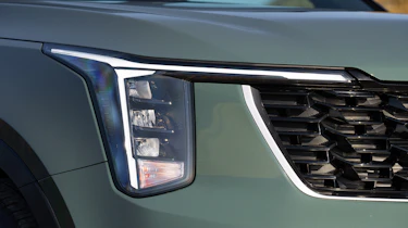 Kia Sorento Hybrid - front light
