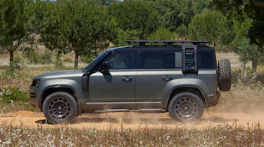 Land Rover Defender Octa - side