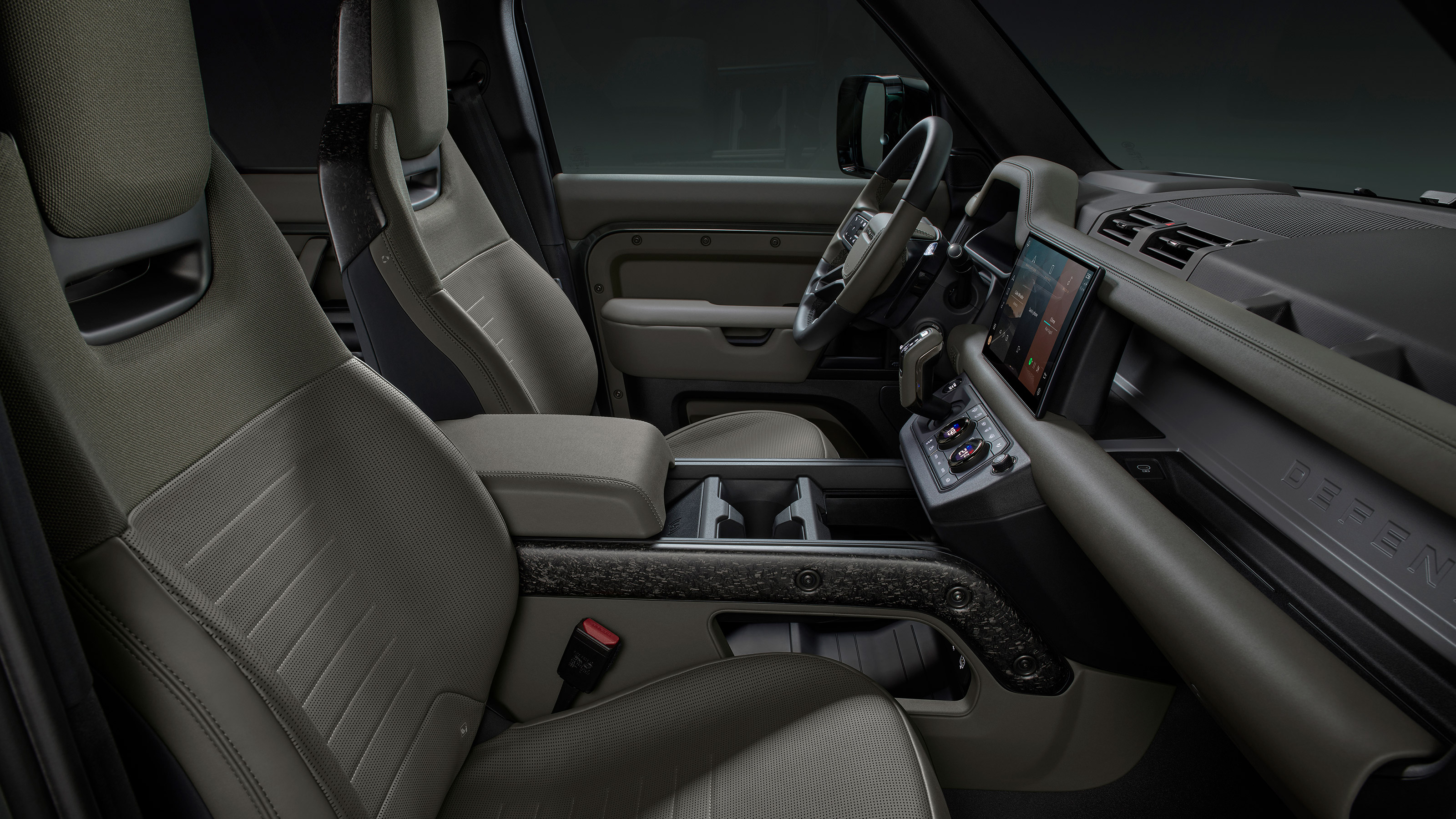 Land Rover Defender Octa - cabin
