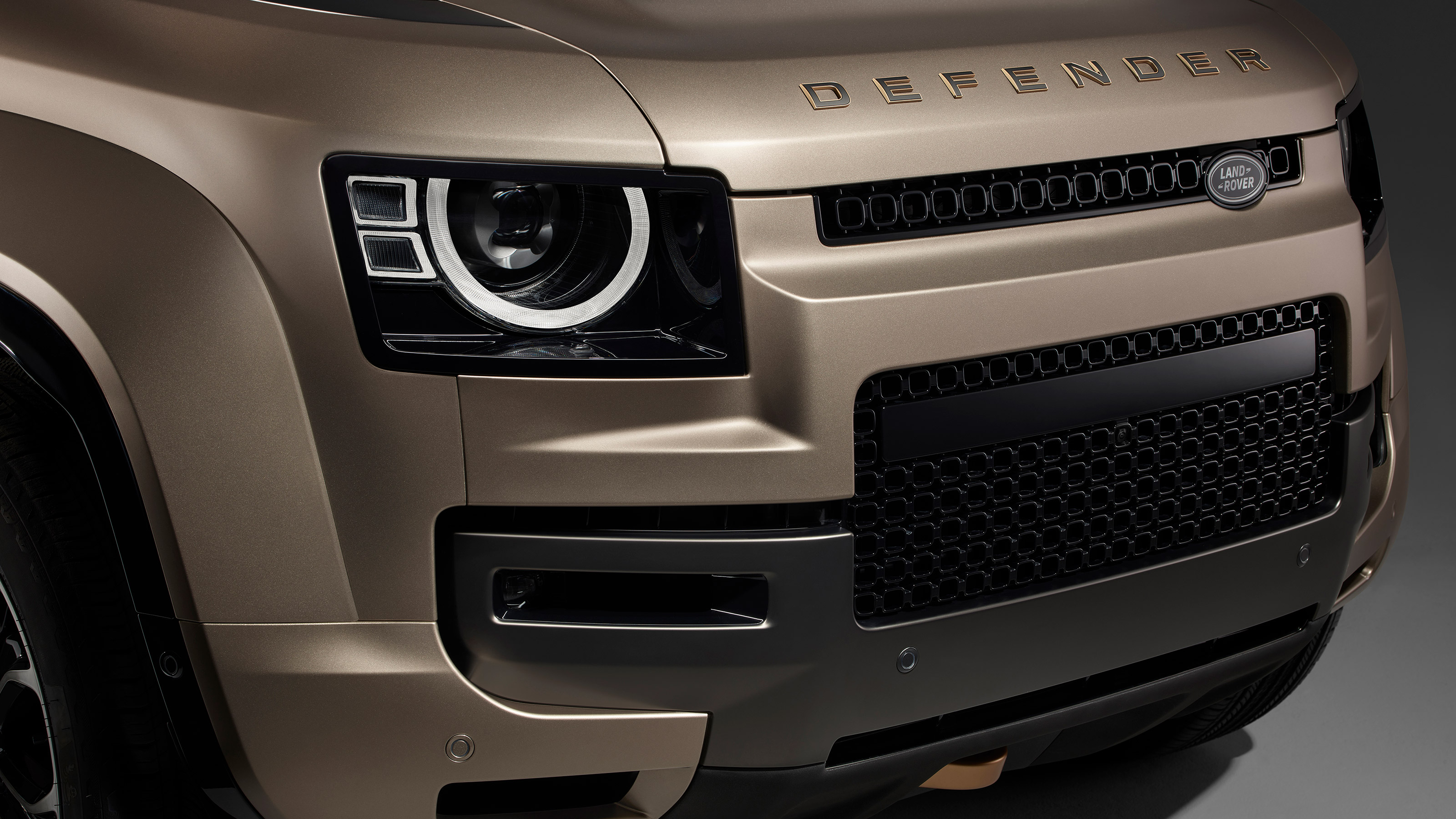 Land Rover Defender Octa - front detail