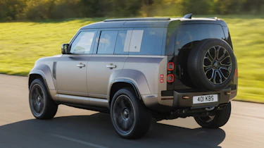 Land Rover Defender Octa - rear tracking