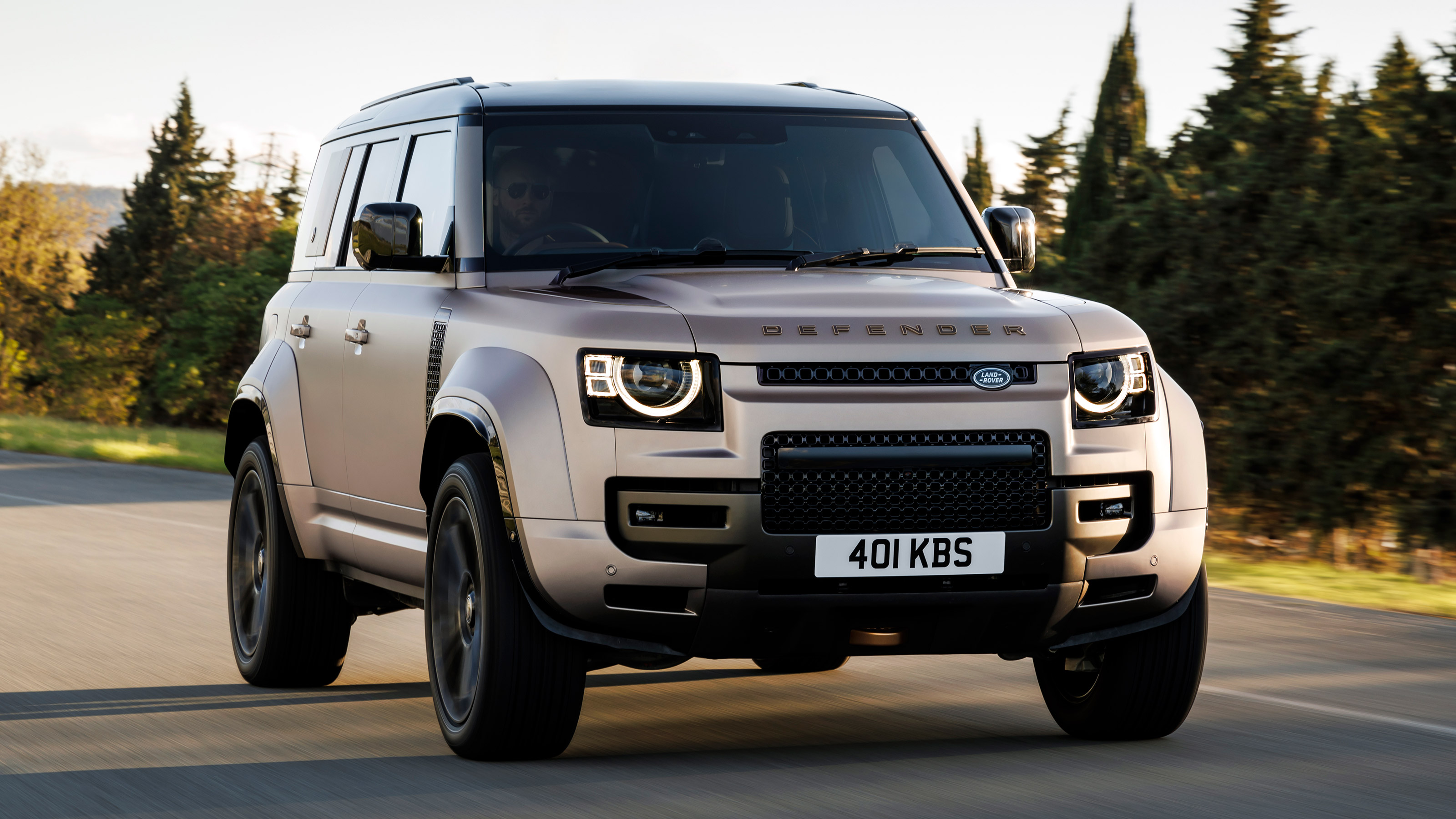 Land Rover Defender Octa - front tracking