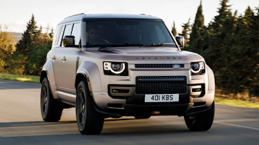 Land Rover Defender Octa - front tracking