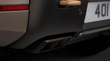 Land Rover Defender Octa - exhausts