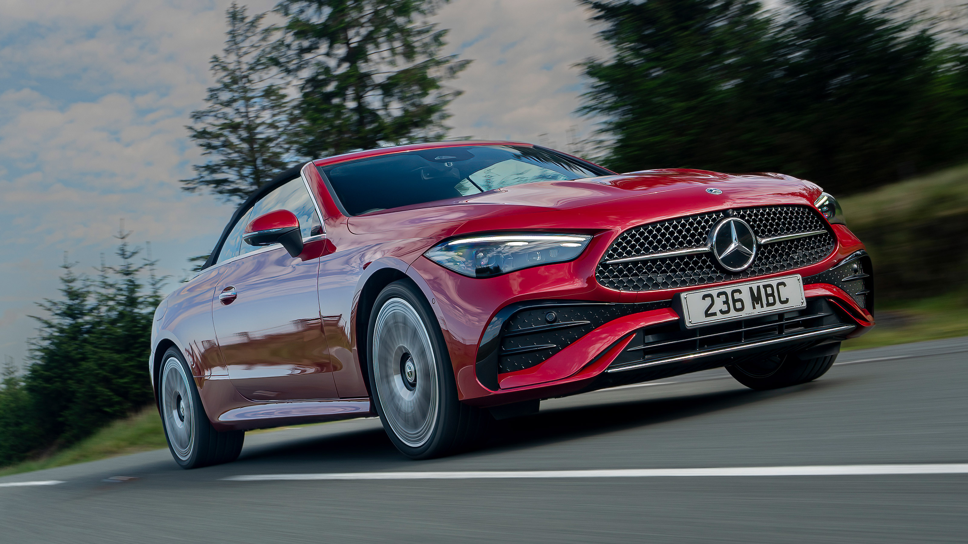 Mercedes CLE 300 Cabriolet - front tracking