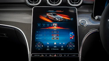 Mercedes-AMG C 63 S E Performance - screen