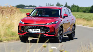 New MG HS - front cornering
