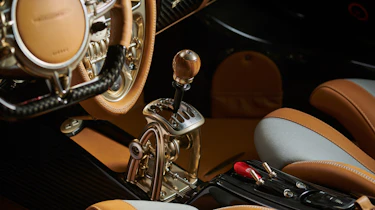 Pagani Huayra Epitome - gear leaver