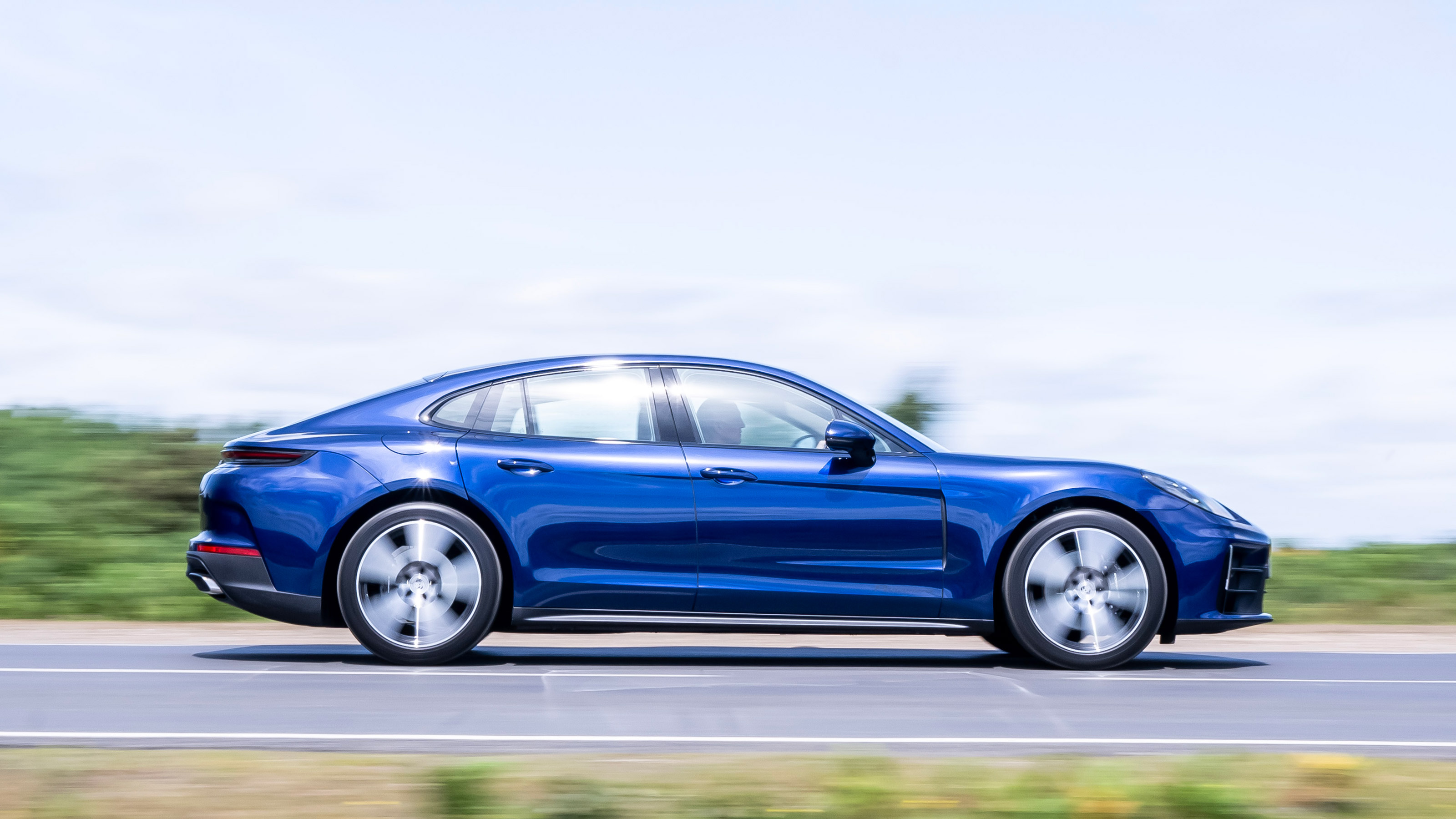 Porsche Panamera 2024 - side